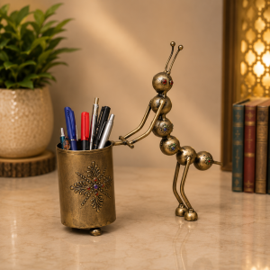 Quirky Ant Metal Pen Holder